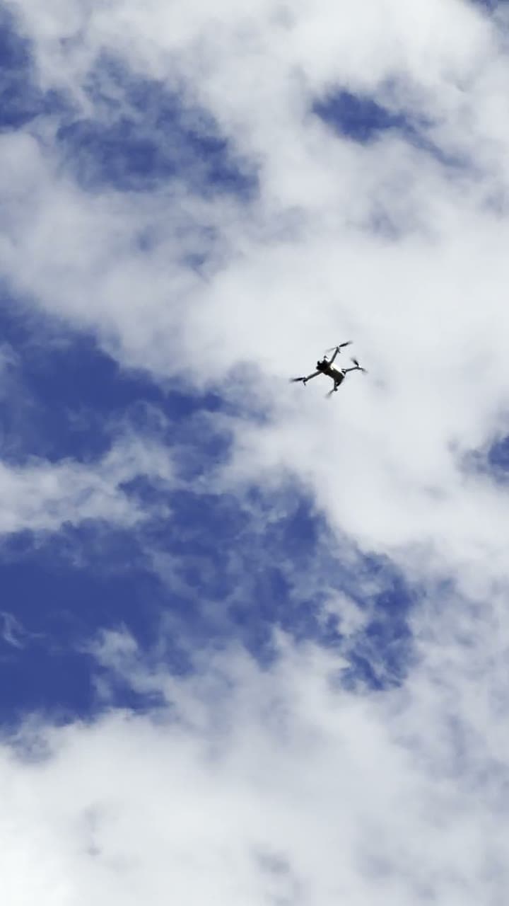 Coulisses — le pilote — Vol drone en préparation