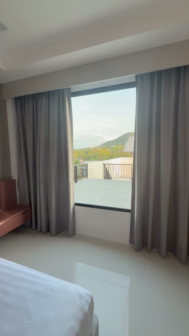 La chambre, côté fenêtre — Koh Samui, Thaïlande · lumière du soir