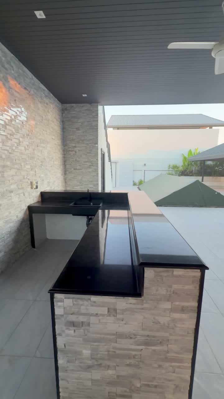 La cuisine d’été — Koh Samui, Thaïlande · crépuscule