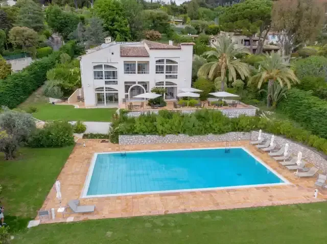 Villa St. Maxime, piscine et jardins vus du ciel à Saint-Paul-de-Vence